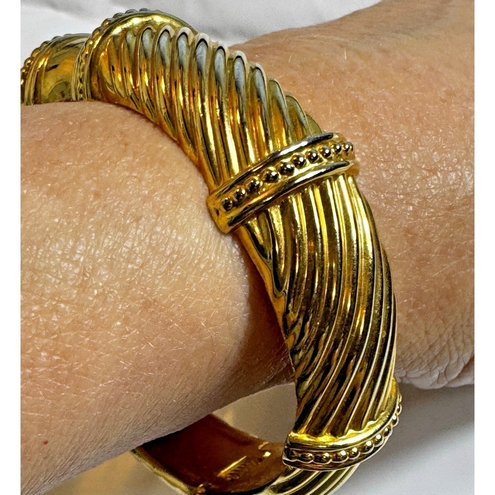 Anne Klein Vintage Gold Tone Chunky Twisted Hinged Bangle Bracelet‎ AK Signed